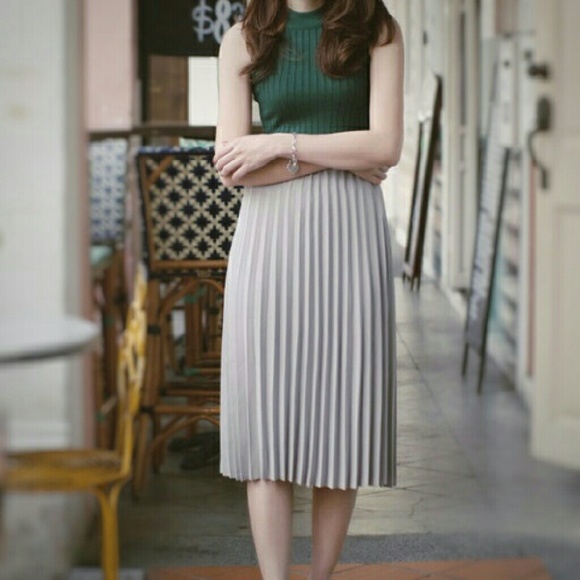 Grey Pleated Midi Skirt - Picture 2 of 4