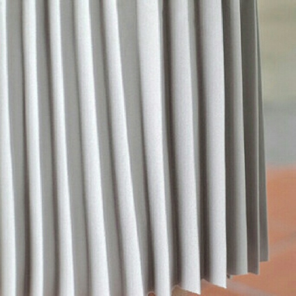 Grey Pleated Midi Skirt - Picture 3 of 4