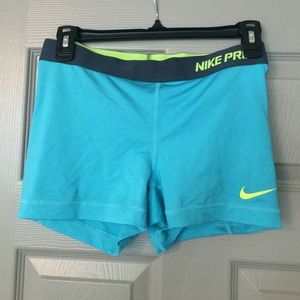 2 pairs of Nike pro spandex barely used!