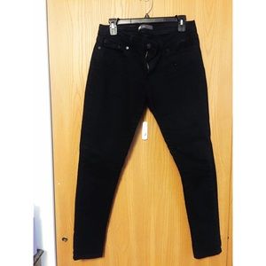 Levi's black skinny Jegging!