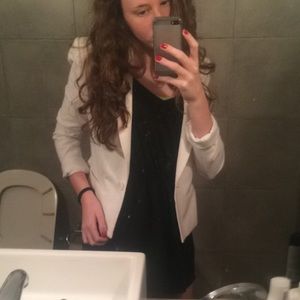 Meet your Posher, Alexia