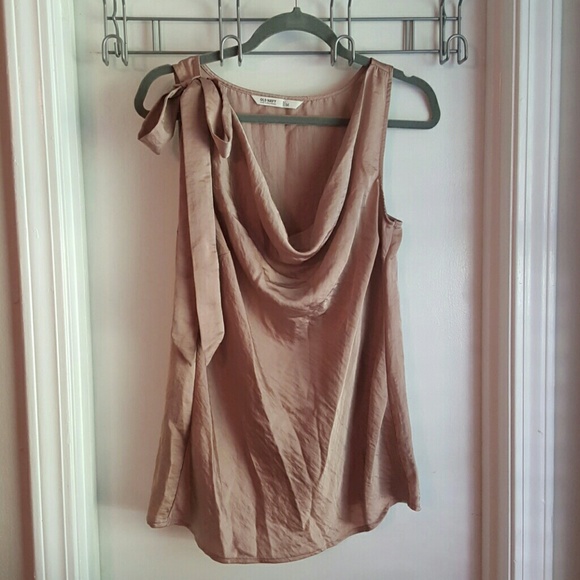Cute silk like top with bow accent