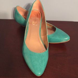 Size 8.5 Aqua Shoes - Cute!