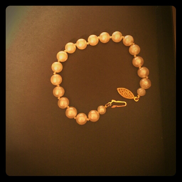 Classic pearl bracelet with gold clasp - Picture 1 of 3