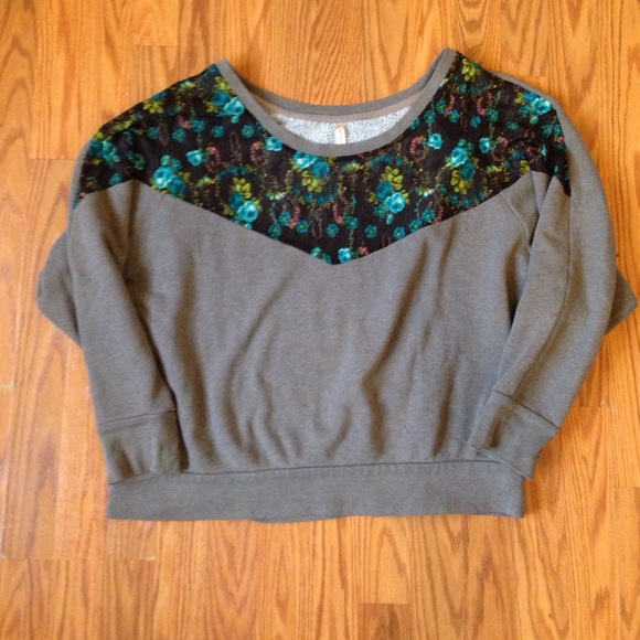 Free People Sweat-Shirt!