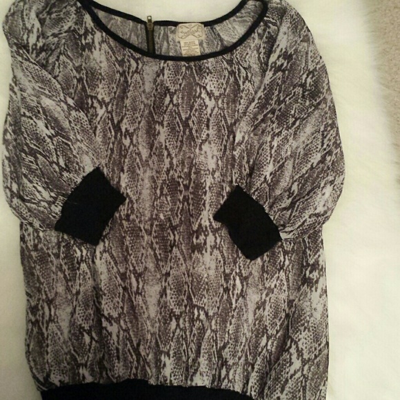 Fancy reptile print top