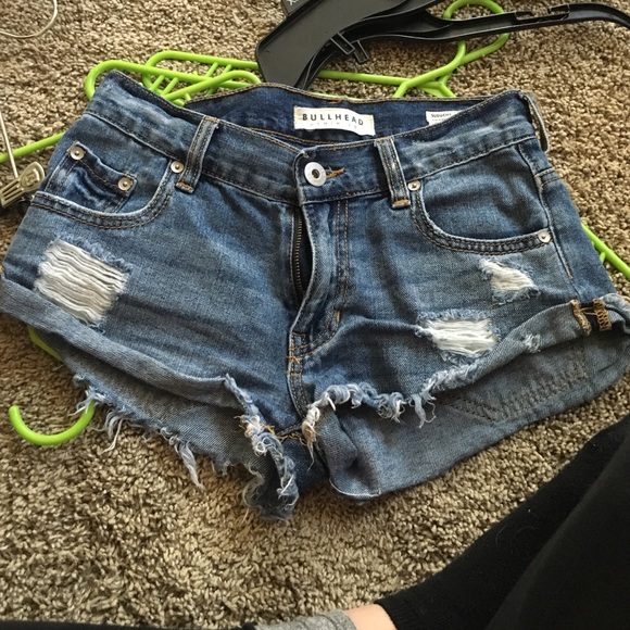Bullhead shorts. Slouchy short. - Picture 1 of 4