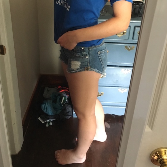 Bullhead shorts. Slouchy short. - Picture 4 of 4