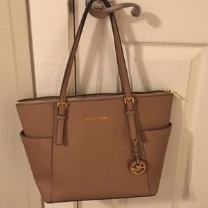 Michael Kors Jet Set Tote
