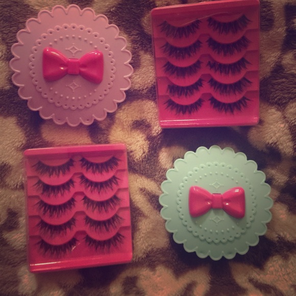 Eyelash bundle