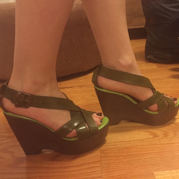 European Miss Sixty Olive Green Platforms - Picture 2 of 3