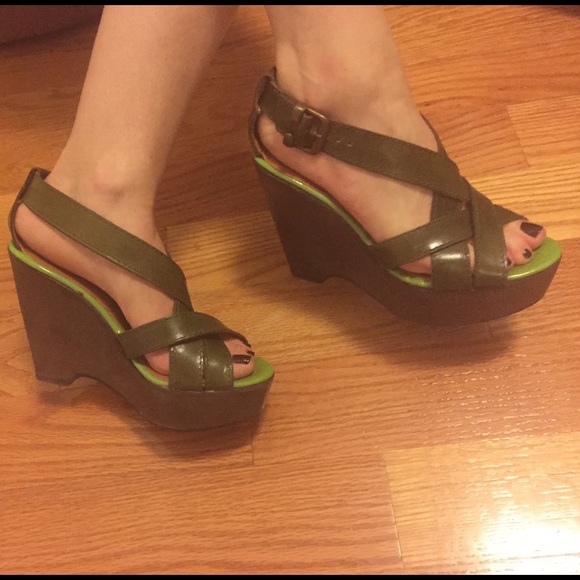 European Miss Sixty Olive Green Platforms - Picture 3 of 3