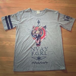 RARE Korean Graphic Tee 💗👽