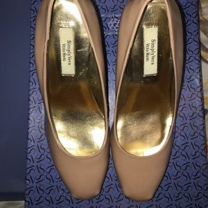 Vera Wang nude platform heels