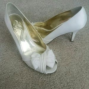 Size 7 cream heels