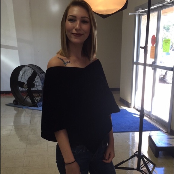 Meet your Posher, Tori. - Picture 2 of 2