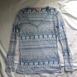 Long Sleeve Pattern V-Neck Shirt