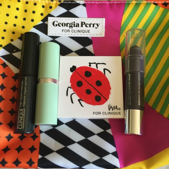 New unused Clinique make up bundle with bag