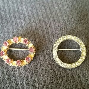 2 vintage brooches