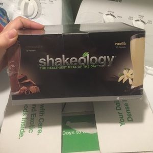 Shakeology chocolate and vanilla single serve