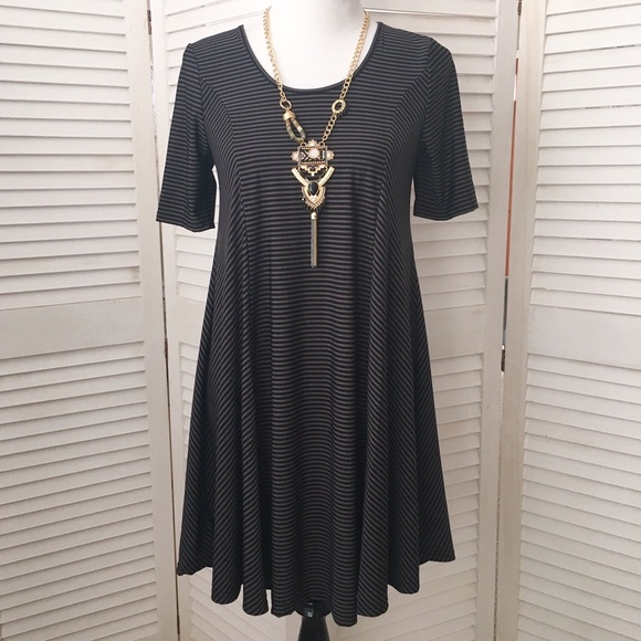 Boutique Dresses & Skirts - Black & taupe stripe boutique swing dress