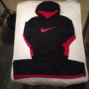 Boys Nike Therm-Fit hoodie and pants
