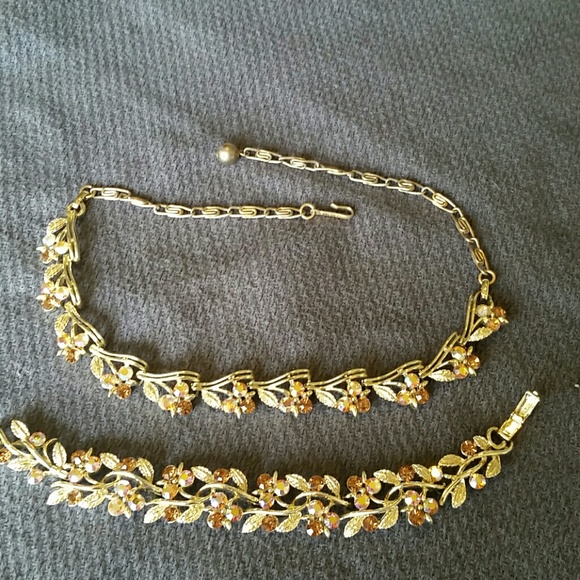 Gold necklace/bracelet set, vintage