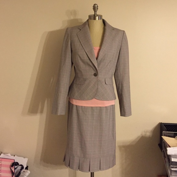 3 PC Skirt Suit! 🌸