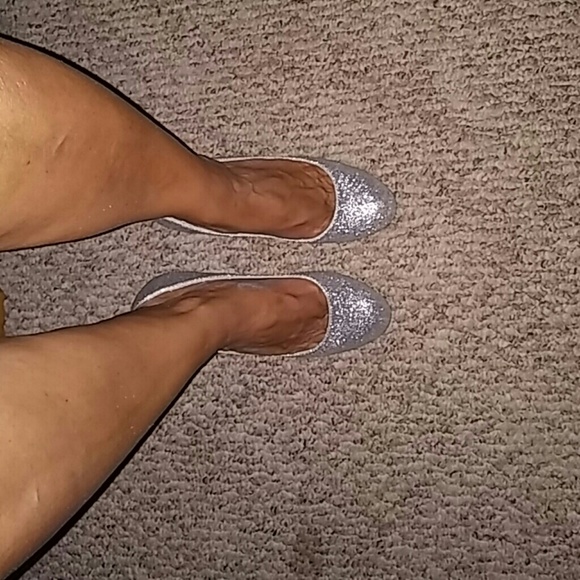 Silver pumps