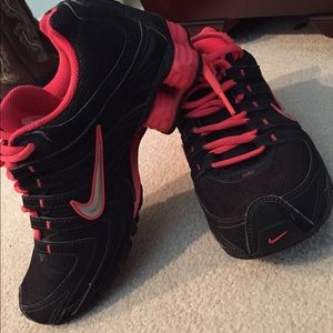 Size 7 Nike Shox