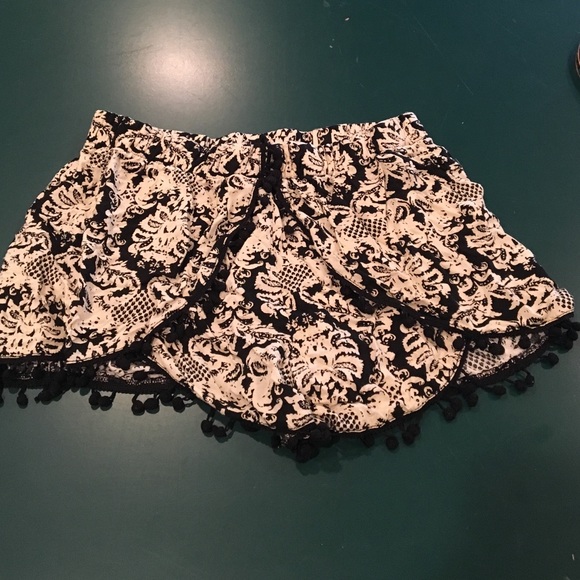 LF Shorts with Black Pom Poms - Picture 2 of 3