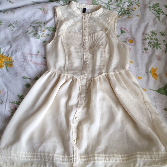 💌SOLD💌 Cream Sleeveless Lace Dress