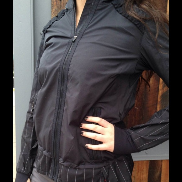 Lululemon Run Bandit Jacket-Reflective. Size4 - image 1