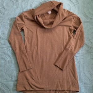 Tunic Sweater with oversized collar