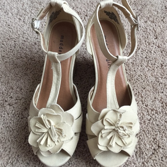 Light tan cork wedges