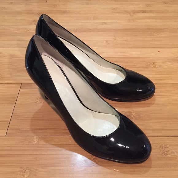 Black patent Nine West pumps