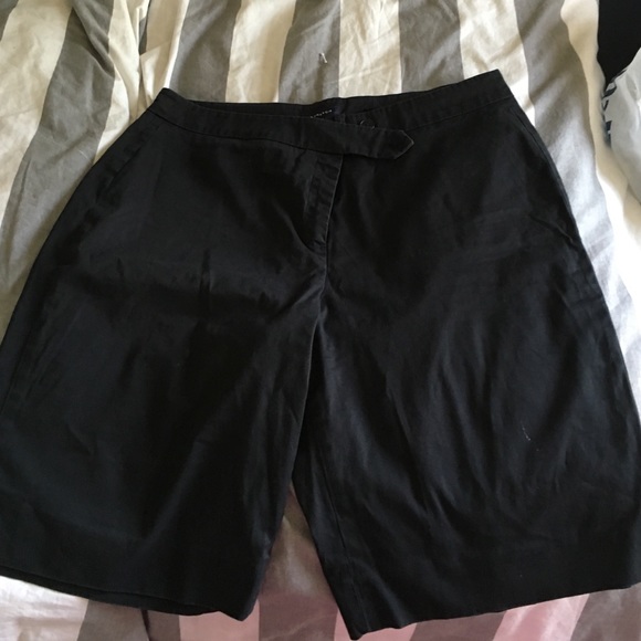 Jones New York size 16 black Bermuda shorts