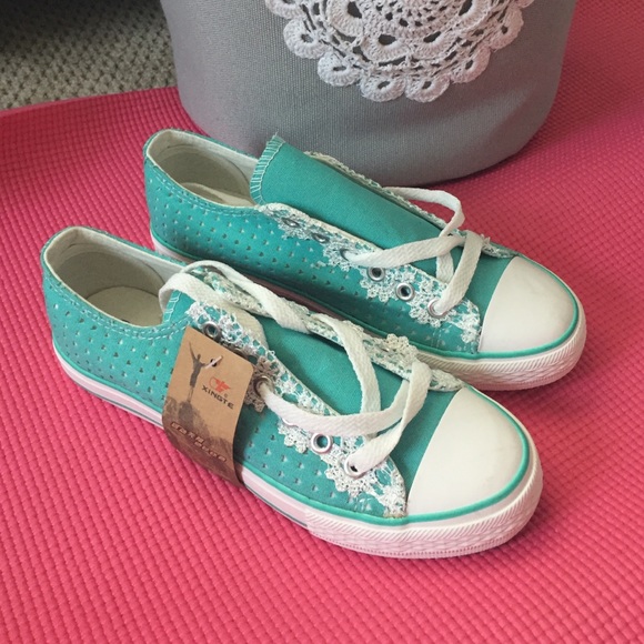Turquoise Shoes!! Similar to converse🌴NWT🌴