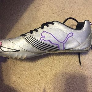Women's size 9 puma cleats.