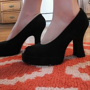 Chinese Laundry Black Suede Peep toe Pumps