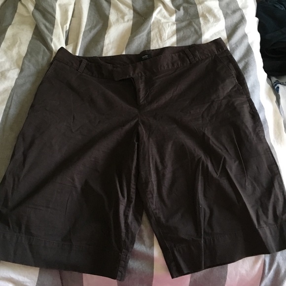 Mossimo size 18 brown dressy Bermuda shorts