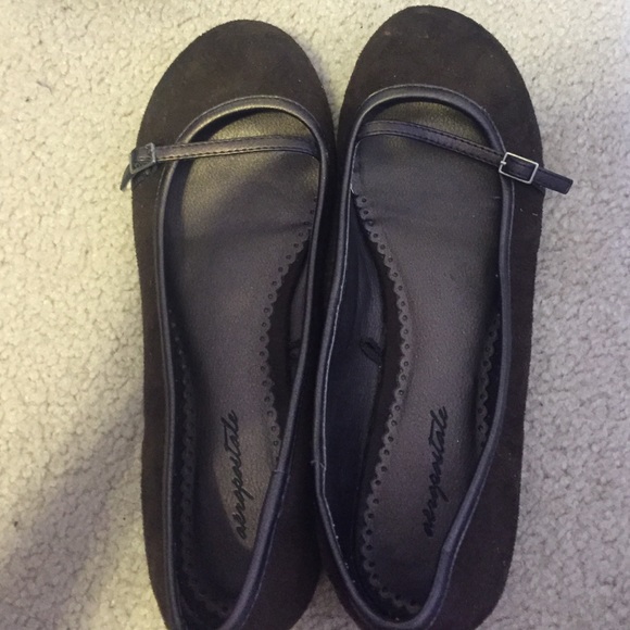 Brown Aeropostale flats.