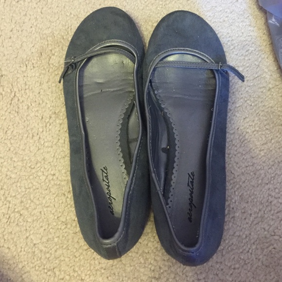 Gray Aeropostale flats.