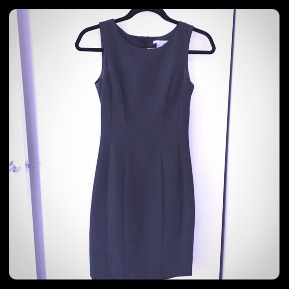 Grey Fitted dress.