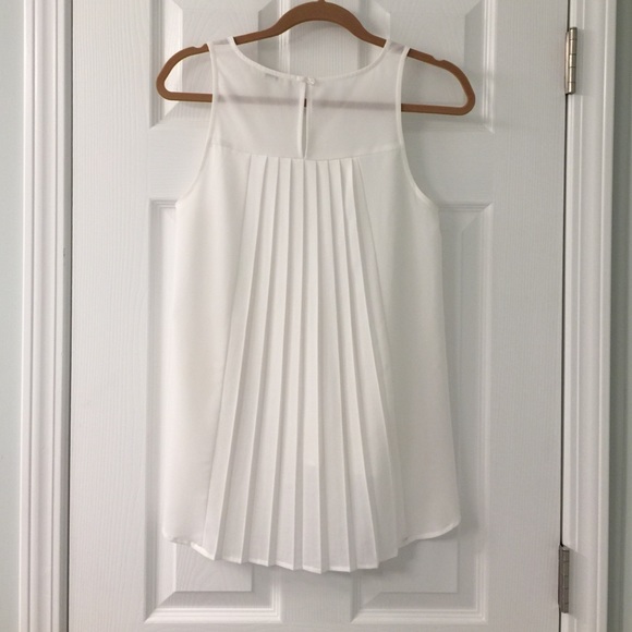 ❌❌SOLD❌❌ Sheer White Tank with Pleated Back - Picture 2 of 4