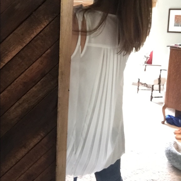 ❌❌SOLD❌❌ Sheer White Tank with Pleated Back - Picture 4 of 4