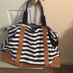 Weekender travel tote