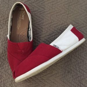 Red & White TOMS