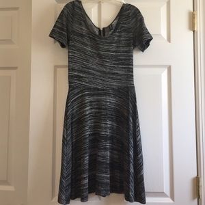 black and white short sleeve dress