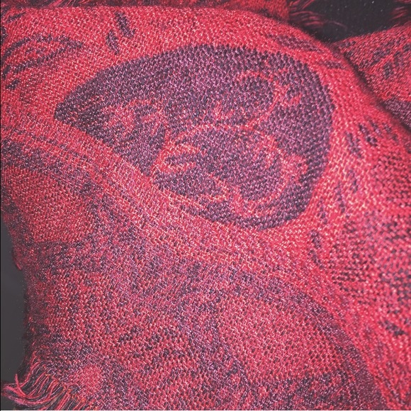 Red printed scarf - Picture 3 of 3